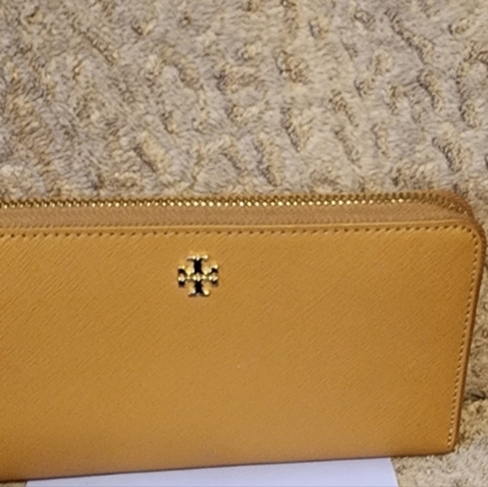 Tory burch brown wallet
